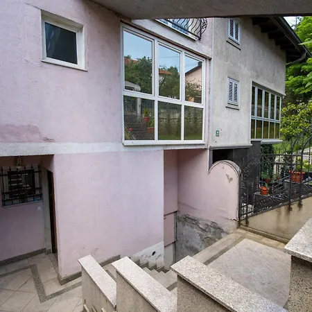 Apartment Auris 2 *