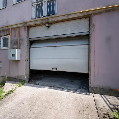 Auris 2 Apartment *